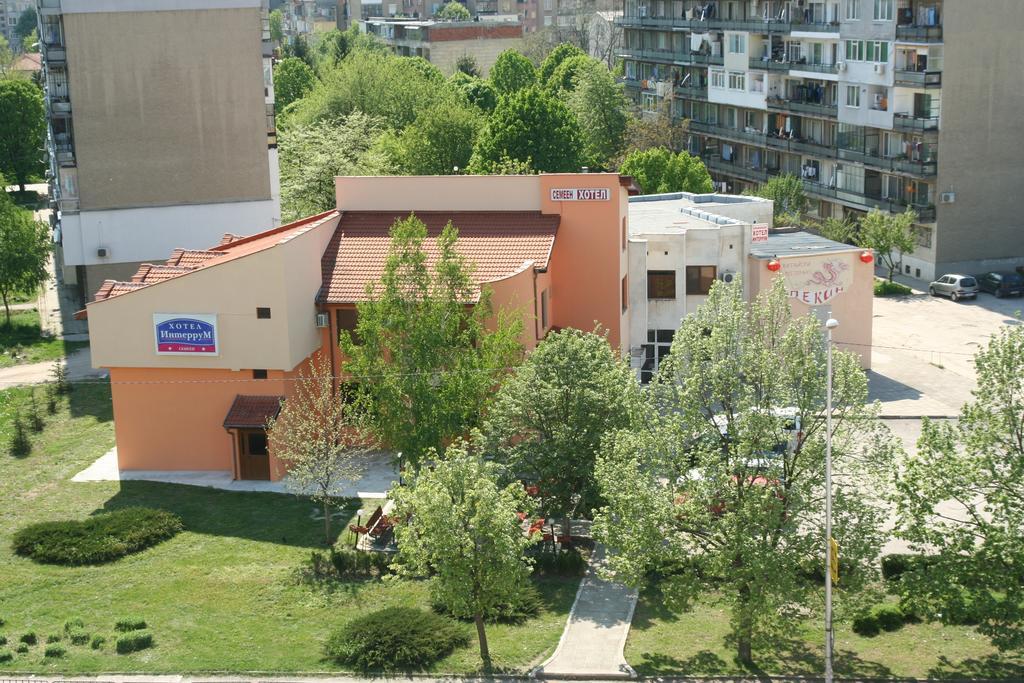 Interrum Hotel Razgrad Exterior photo