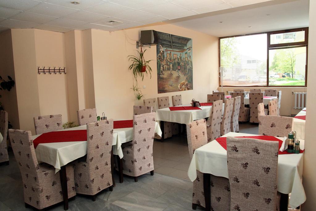 Interrum Hotel Razgrad Exterior photo
