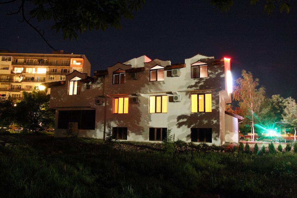 Interrum Hotel Razgrad Exterior photo